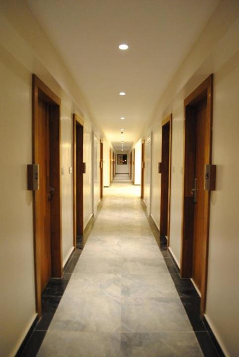Hotel Landmark Ratnāgiri Eksteriør billede