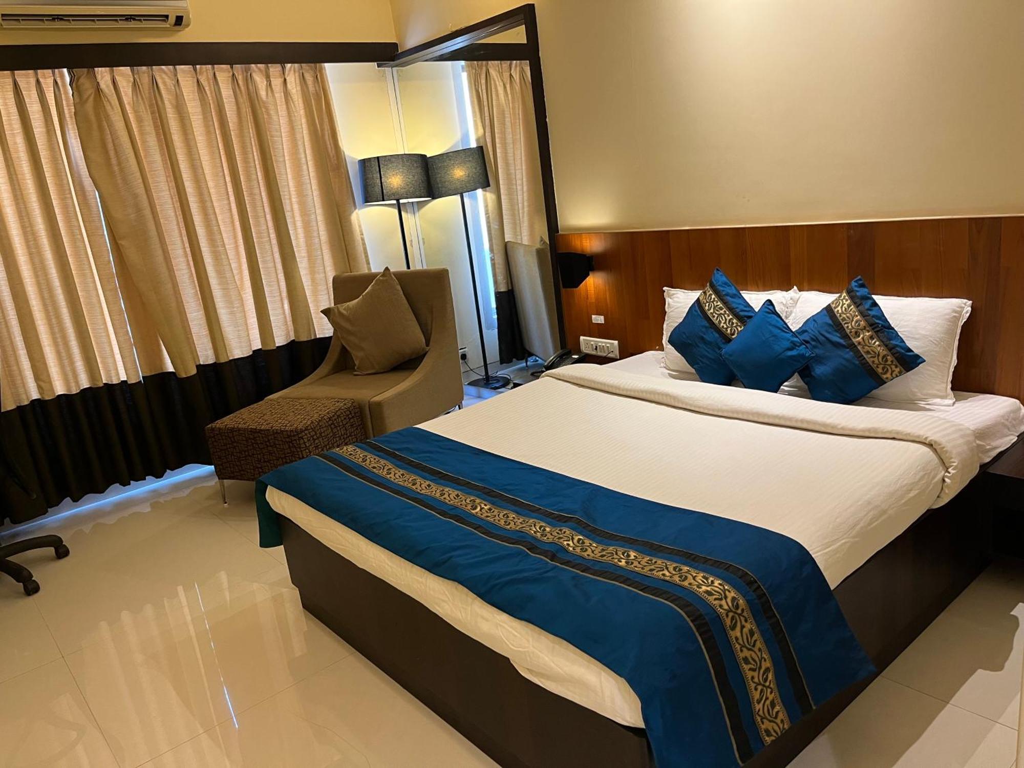 Hotel Landmark Ratnāgiri Eksteriør billede