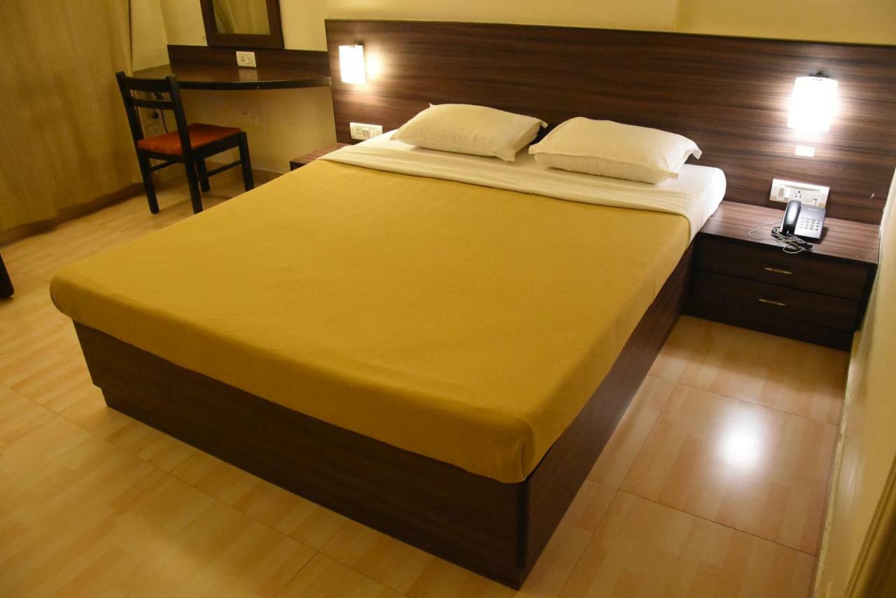 Hotel Landmark Ratnāgiri Eksteriør billede